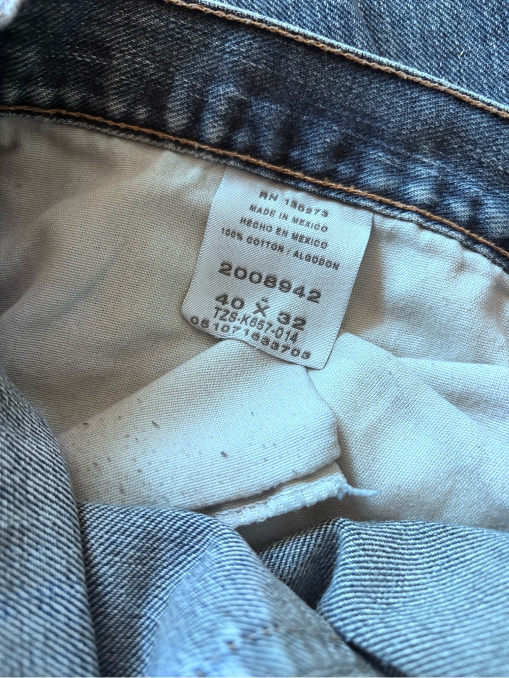 Lee Men's Light Blue Jeans with Faded Finish - Picture 6 of 6